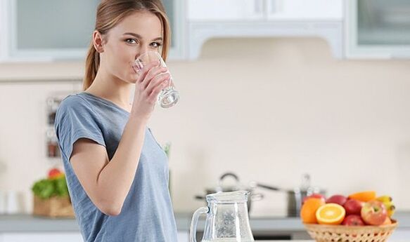 A girl wants to lose weight by following a water diet