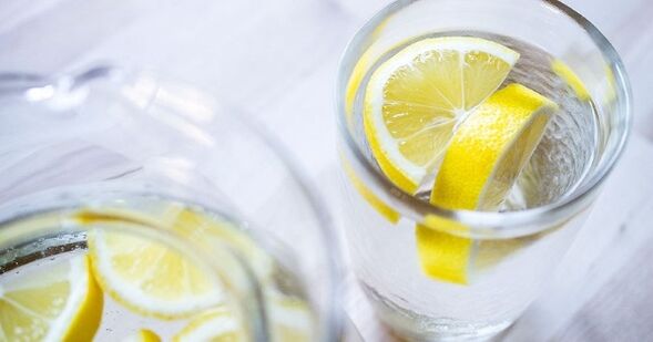 Adding lemon juice to water will make it easier to stick to a water diet. 